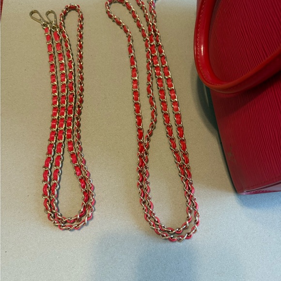 Louis Vuitton Epi Handbag with dusty - Picture 13 of 17